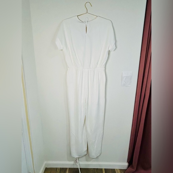 Pretty Garden White Jumpsuit Medium Wrap V-Neck Wide Leg One Piece Outfit - Picture 7 of 10